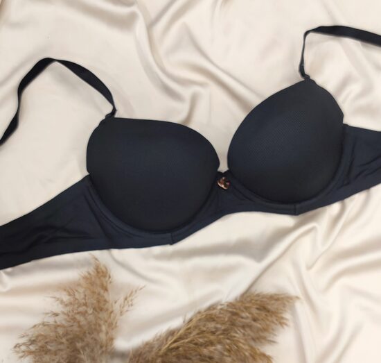 D dydis: juoda liemenėlė , lazeriu kirpta