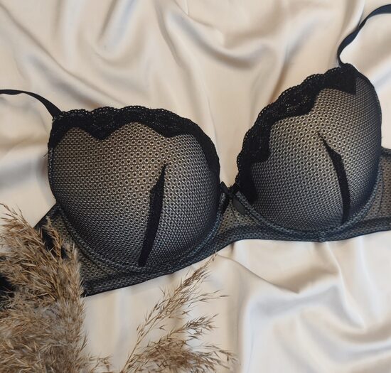 Dydis: juoda liemenėlė 2D0007