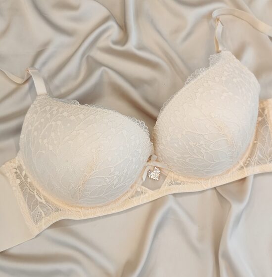 C dydis: gelsva liemenėlė su širdele