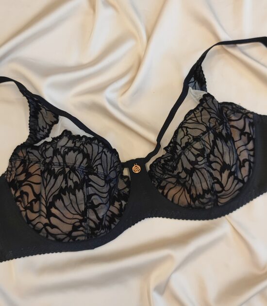 D dydis: Lilitte juoda liemenėlė