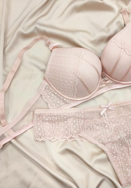 Rožinis komplektukas su dideliu push up