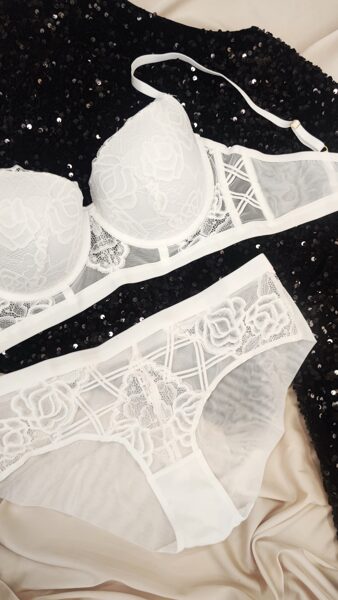 85D Baltas komplektukas (Romantic)