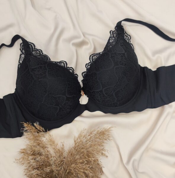 90C dydis: juoda liemenėlė lazerinėmis petnešomis (3329)